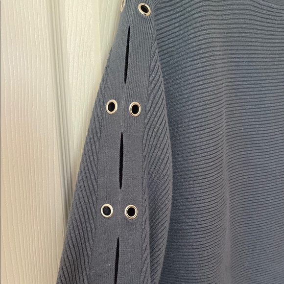 Jennifer Lopez Size Small Women's Blue/Gray Sweater - Picture 5 of 5